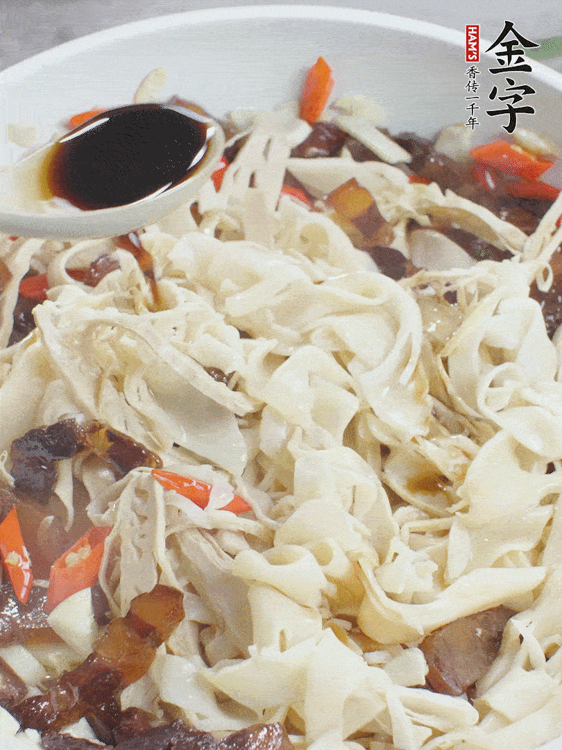 下糯米筍，淋一點生抽、蠔油調(diào)味。