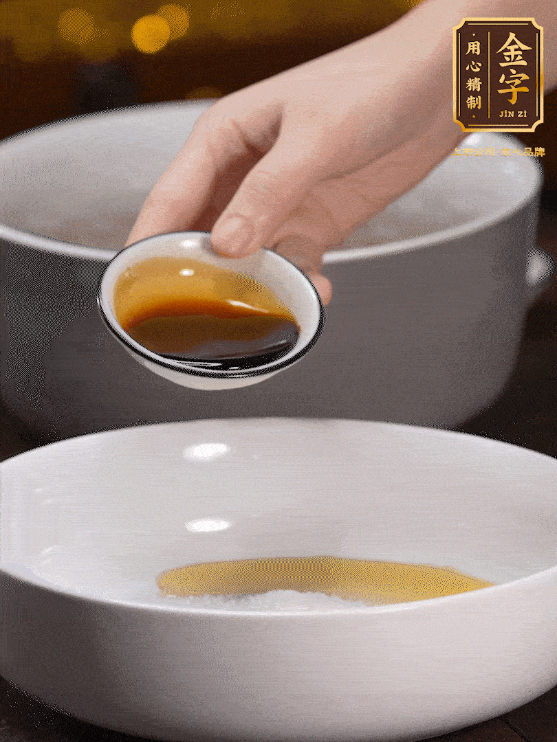 金字鹵牛肉切片，黃瓜切絲